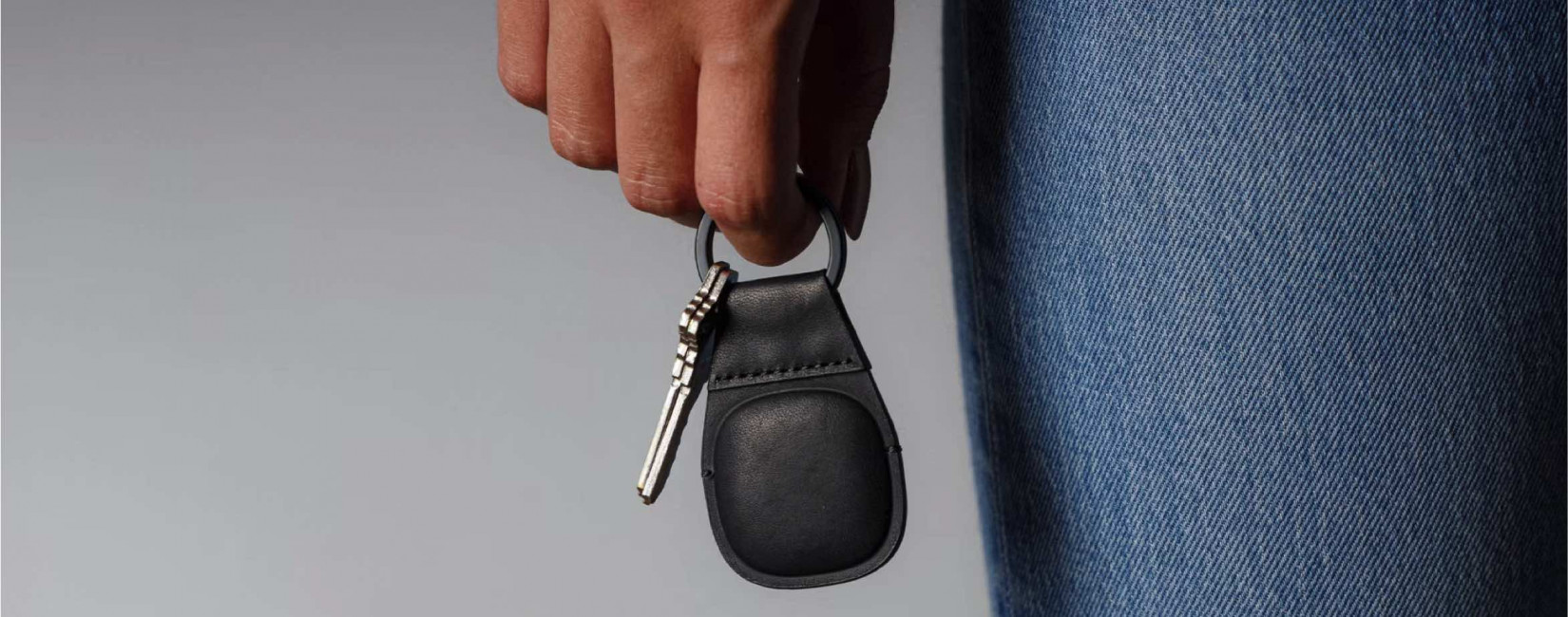 Nomad AirTag Leather Keychain