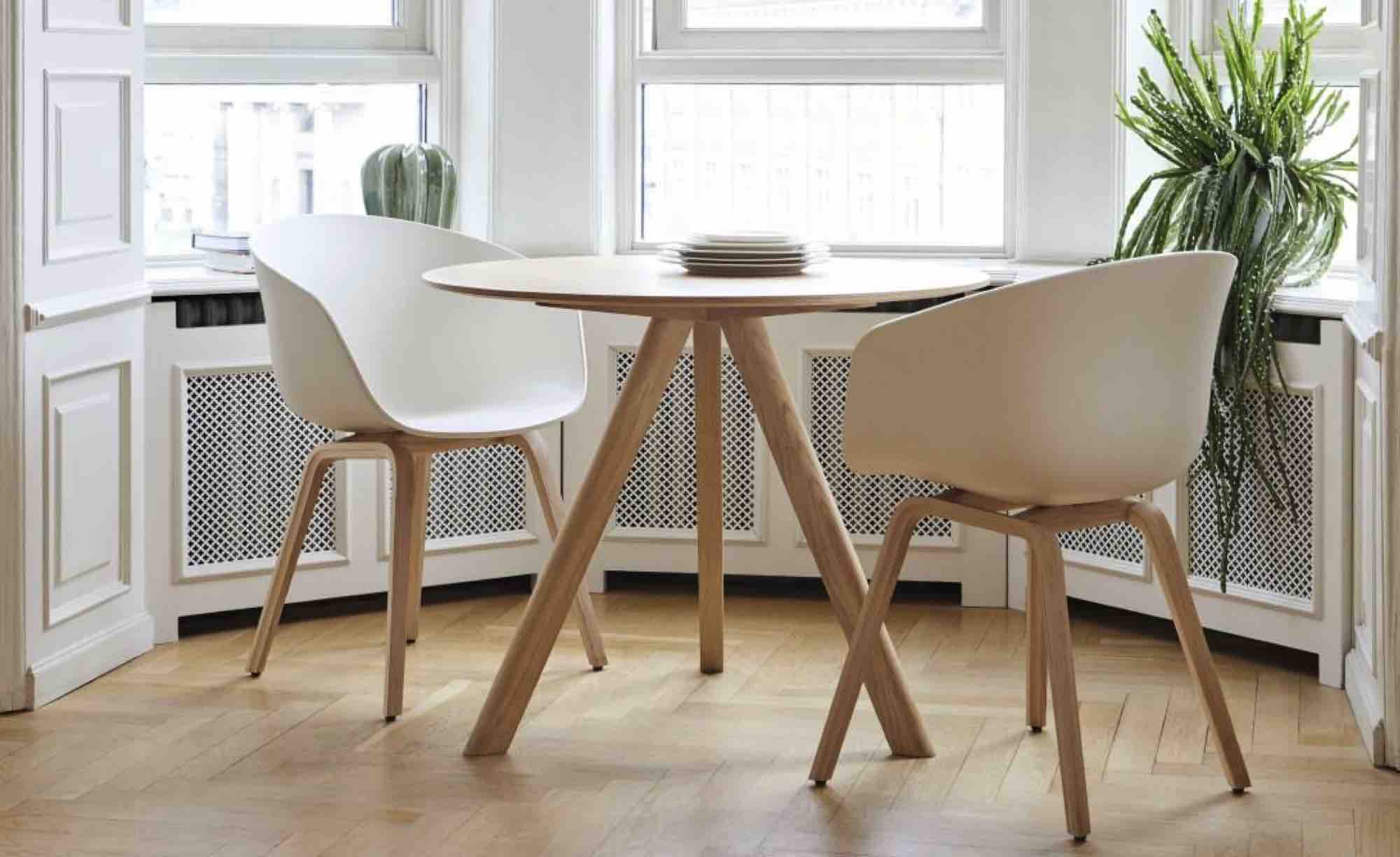 Hay Copenhague Table Round met kuipstoel AAC Ninove