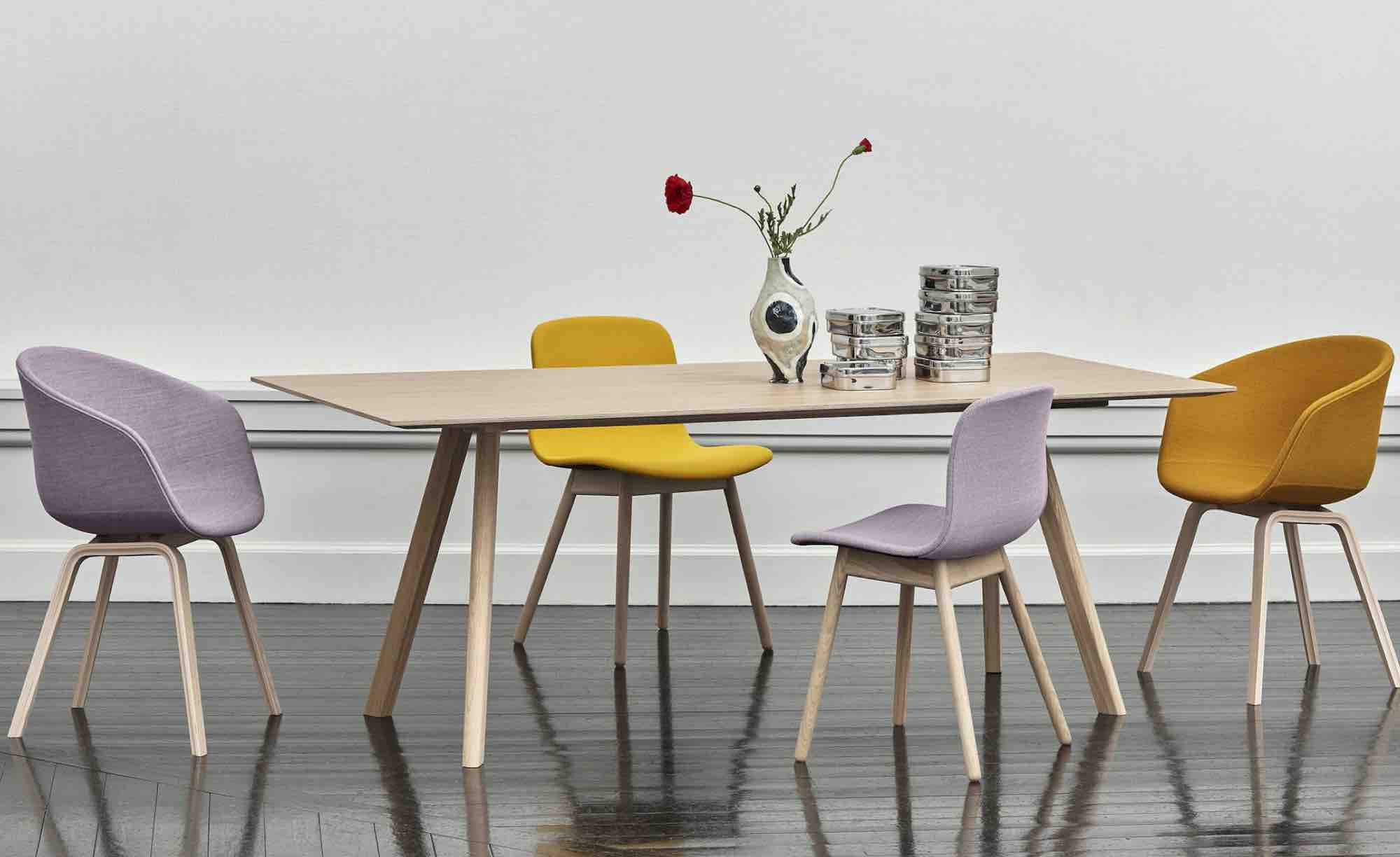 Hay Copenhague Table met kuipstoel AAC Ninove