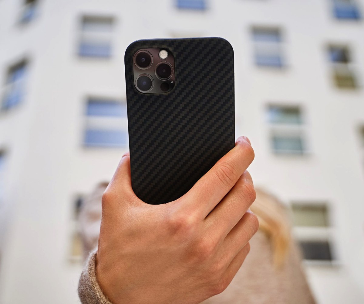 Epico iPhone Carbon case