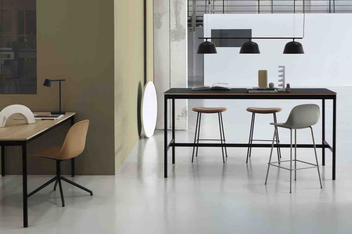 Muuto Base Table Muuto Ambit Rail barkrukken Fiber bureaustoel Ninove